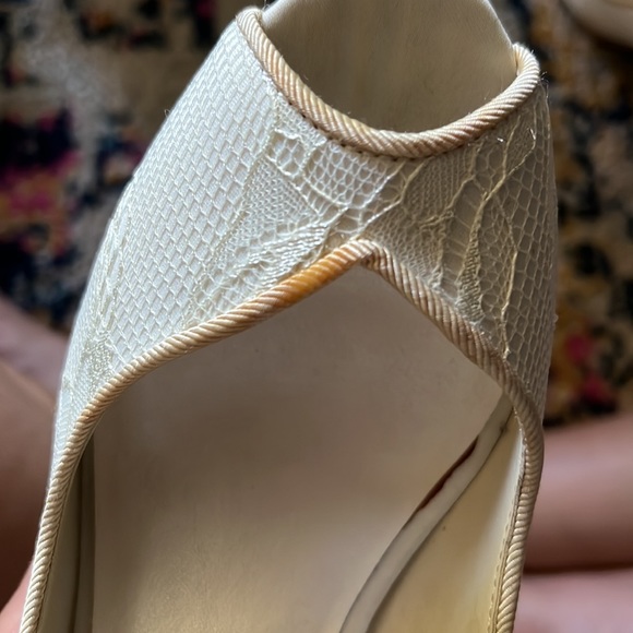 David’s Bridal Scalloped Layla Heels - Picture 4 of 9